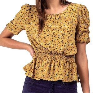 🚫SOLD🚫Francesca’s Puff Sleeve Peplum Floral Blouse